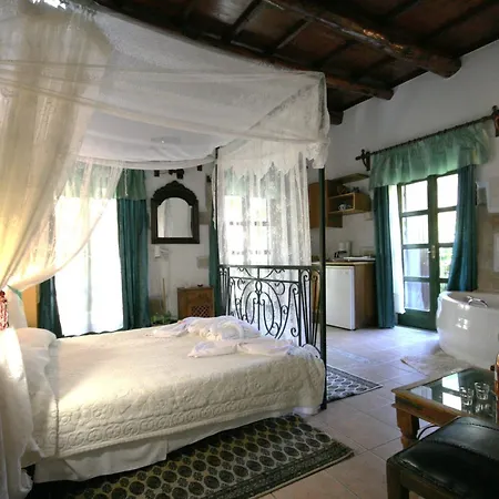 Ifigenia Traditional Rooms & Maisonettes
