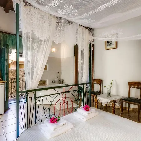 Ifigenia Traditional Rooms & Maisonettes