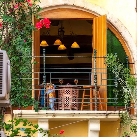 Ifigenia Traditional Rooms & Maisonettes Apartment