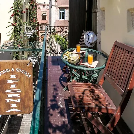 Ifigenia Traditional Rooms & Maisonettes