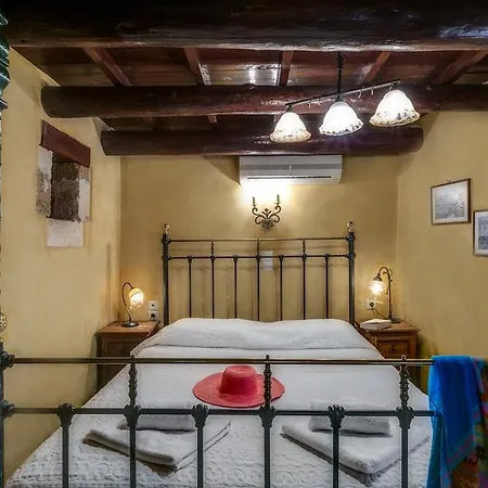 Ifigenia Traditional Rooms & Maisonettes Apartment *